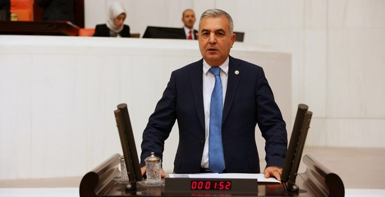 “Çiftçi Kan Ağlıyor ,Domates Tarlada 40 Kuruş, Taban Fiyatları Açıklayın”