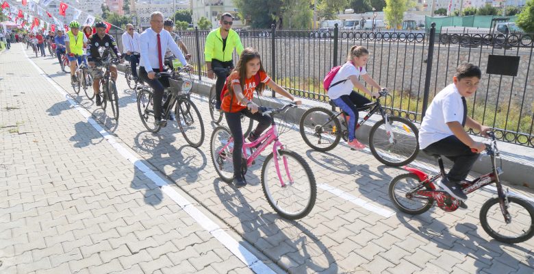 Mezitli’de1 kilometrelik bisiklet ve yürüyüş yolu açıldı