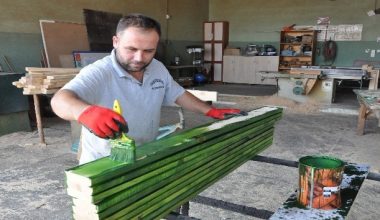 Toroslar Belediyesi, kent mobilyalarını kendisi imal ediyor