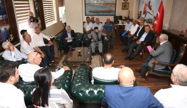 SEÇER, ERDEMLİ BELEDİYE BAŞKANI VE MECLİS ÜYELERİNİ AĞIRLADI