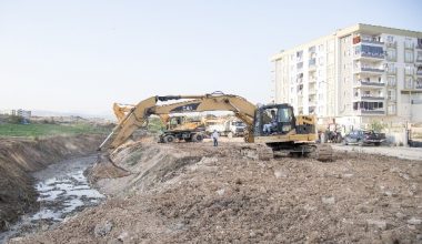 Yalınayak Deresinde, temizlik çalışması başlatıldı.