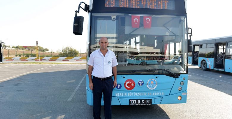 KALP KRİZİ GEÇİREN YOLCUYA İLK MÜDAHALEYİ ŞOFÖR YAPTI