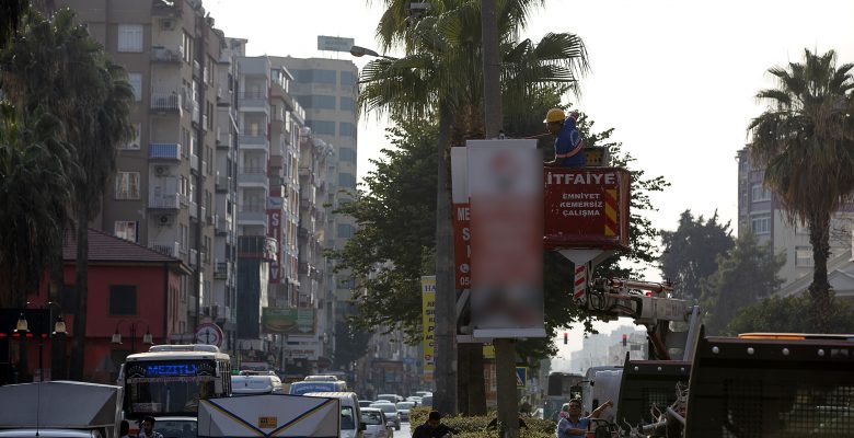 ELEKTRİK DİREĞİNDEN İLAN VE REKLAMLAR KALDIRILIYOR