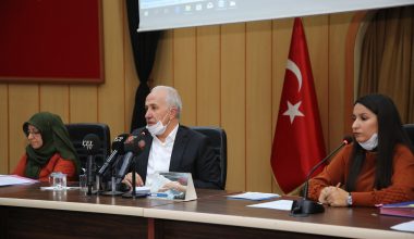 BAŞKAN GÜLTAK MECLİS TOPLANTISINI YÜZÜNDE MASKE İLE DÜZENLEDİ