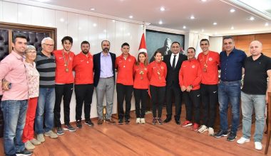 Başkan Yılmaz’dan  Millilere Cumhuriyet Altını