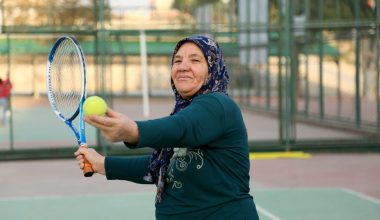 TOROSLAR’IN TENİSÇİ DURDU TEYZESİNE HÜLYA AVŞAR’DAN DAVET GELDİ!