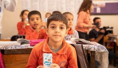 BÜYÜKŞEHİR OKULLARDA ÜCRETSİZ SÜT DAĞITIMINA BAŞLADI