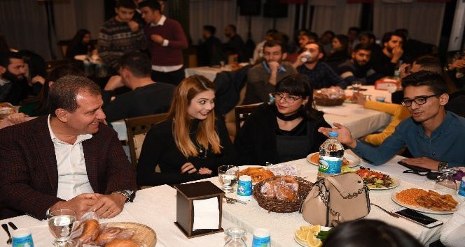 Gençlere ulaşım ‘1 lira’ kalacak