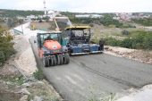 ERDEMLİ’DE BETON YOLA  DEVAM