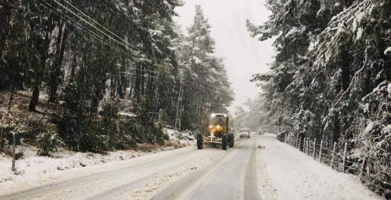 BÜYÜKŞEHİR’DEN MUT VE ÇAMLIYAYLA’DA KARLA MÜCADELE ÇALIŞMASI