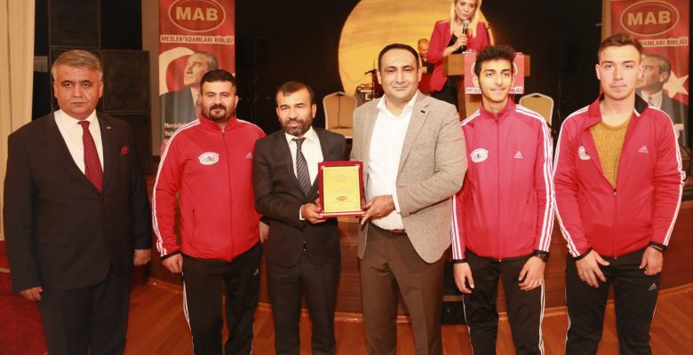 BAŞKAN YILMAZ, MESLEK ADAMLARIYLA BULUŞTU