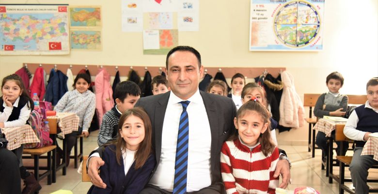 ÇOCUKLARIN YENİ YIL HEDİYESİ BAŞKAN YILMAZ’DAN