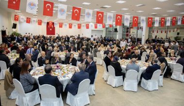 BAŞKAN SEÇER, ŞEHİT YAKINLARI VE GAZİLERLE YEMEKTE BULUŞTU