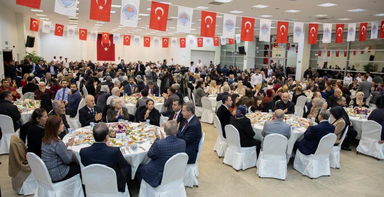 BAŞKAN SEÇER, ŞEHİT YAKINLARI VE GAZİLERLE YEMEKTE BULUŞTU