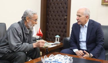 Başkan Gültak, Halk Gününde Vatandaşları Makamında Ağırladı