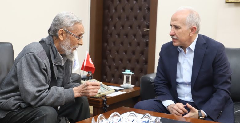 Başkan Gültak, Halk Gününde Vatandaşları Makamında Ağırladı