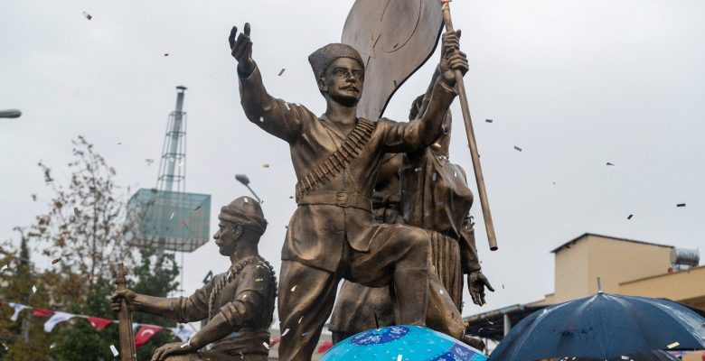 KUVAYIMİLLİYE ANITI ONARILDI VE ESKİ YERİNE YERLEŞTİRİLDİ