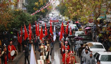 Yağmura rağmen Mersinliler Türkiye’ye örnek oldu