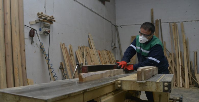 YENİŞEHİR’DE İHTİYAÇLAR BELEDİYE ATÖLYELERİNDE ÜRETİLİYOR