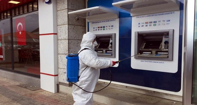 Akdeniz Belediyesi, ilçe genelinde ilaçlama başlattı