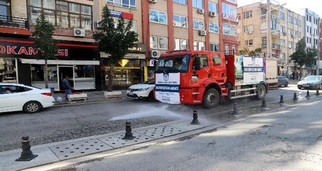 Akdeniz’de cadde ve sokaklar dezenfekte ediliyor