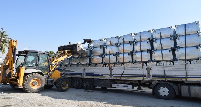 Toroslar Belediyesi çöp konteynerlerini yeniledi