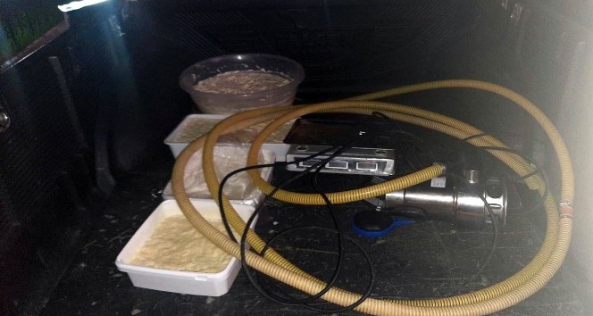 Merdiven altı süt üretimi yapılan imalathaneye baskın