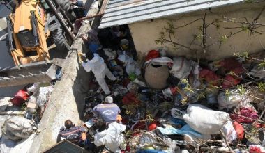 Bir evden 15 ton çöp çıktı