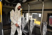 Toroslar Belediyesi yolcu minibüslerini dezenfekte ediyor