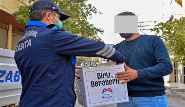 Büyükşehir Belediyesinden seyyar satıcılara gıda desteği