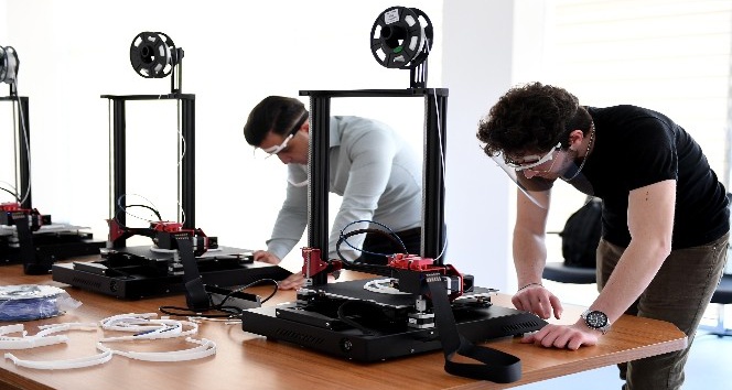 BÜYÜKŞEHİR, 3D YAZICILAR İLE SİPERLİK MASKE ÜRETİYOR