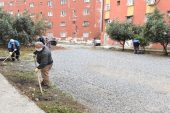 Toroslar’da toplu konut alanlarında bakım yapılıyor