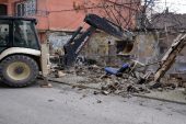 Metruk binaların yıkımı sürüyor