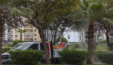 Mersin’de belediye ekipleri yasak sürecinde de çalıştı