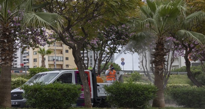 Mersin’de belediye ekipleri yasak sürecinde de çalıştı