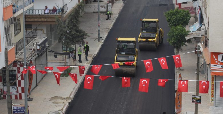 Sokağa çıkma yasağında asfalt çalışması yapıldı
