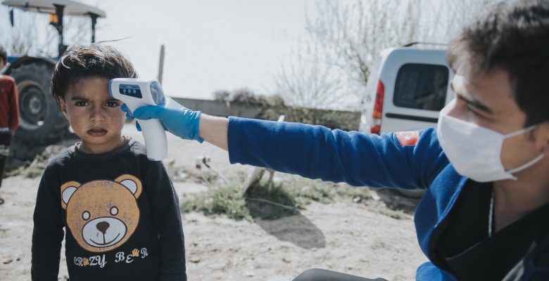 MERSİN BÜYÜKŞEHİR, KORONAVİRÜS SÜRECİNDE TARIM İŞÇİLERİYLE BİRLİKTE 8 BİN 665 KİŞİYE ULAŞTI