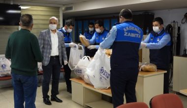 Akdeniz Belediyesi tarafından, 65 mahalleye 20 bin ekmek dağıtıldı