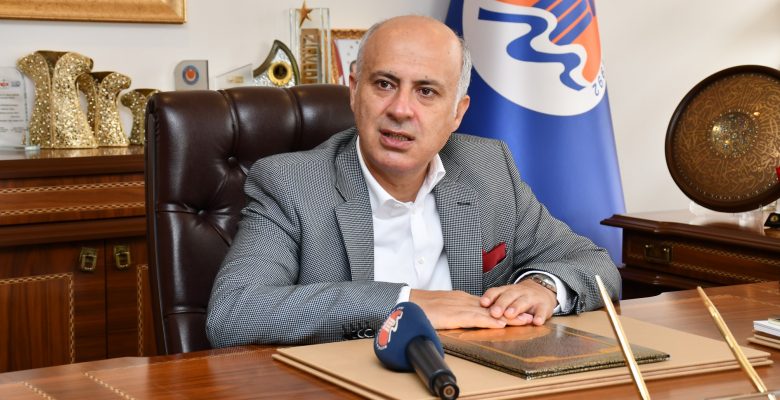 “Sağlık çalışanlarımız üzerine düşen görevi eksiksiz yapıyor”