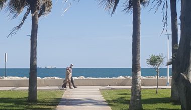 65 YAŞ ÜSTÜ VATANDAŞLAR SAHILE AKIN ETTİ