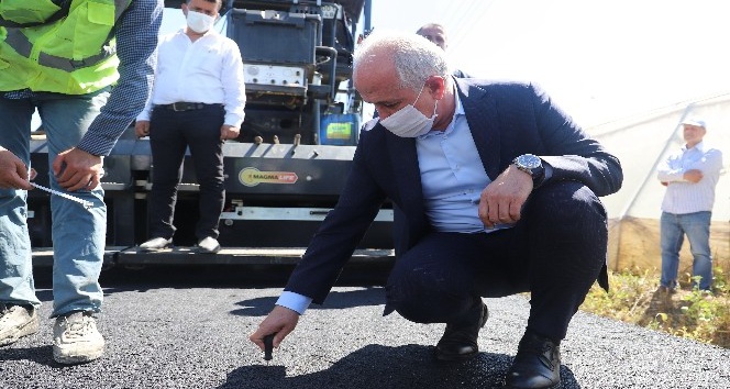 Akdeniz de yol ve kaldırım çalışmaları sürüyor