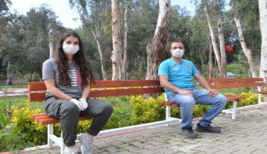 Sosyal mesafeli banklar parklara yerleştirilmeye başlandı