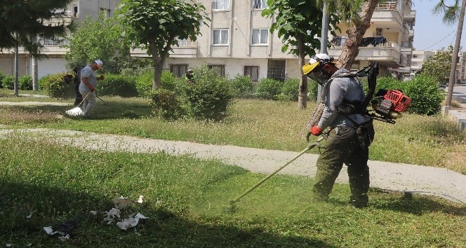 Akdeniz’de park ve bahçelere bakım çalışması yapıldı