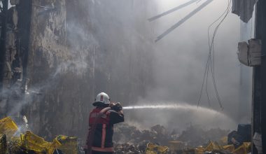 NARENCİYE PAKETLEME FABRİKASINDAKİ YANGIN SÖNDÜRÜLDÜ