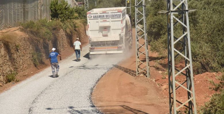 Anamur’da asfalt çalışmaları sürüyor
