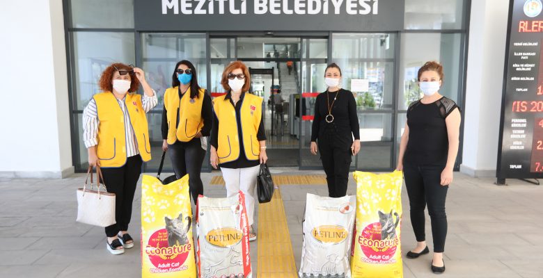 ‘SOKAKTAKİ DOSTLARIMIZI UNUTMAMALIYIZ’