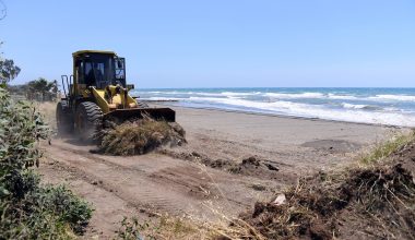 Mersin sahilleri temizleniyor