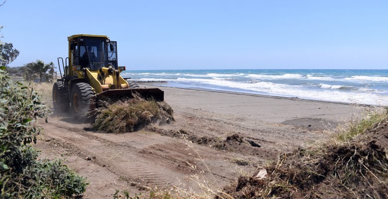 Mersin sahilleri temizleniyor