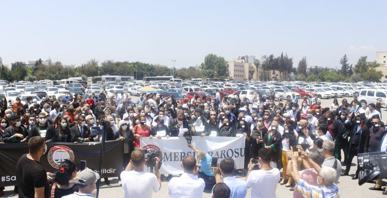 Mersin Barosu ‘Savunma Mitingi’ düzenledi