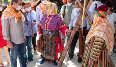 Seçer, Sarıkeçilileri Anlatan ‘Turna Misali’ Filminin Setini Ziyaret Etti